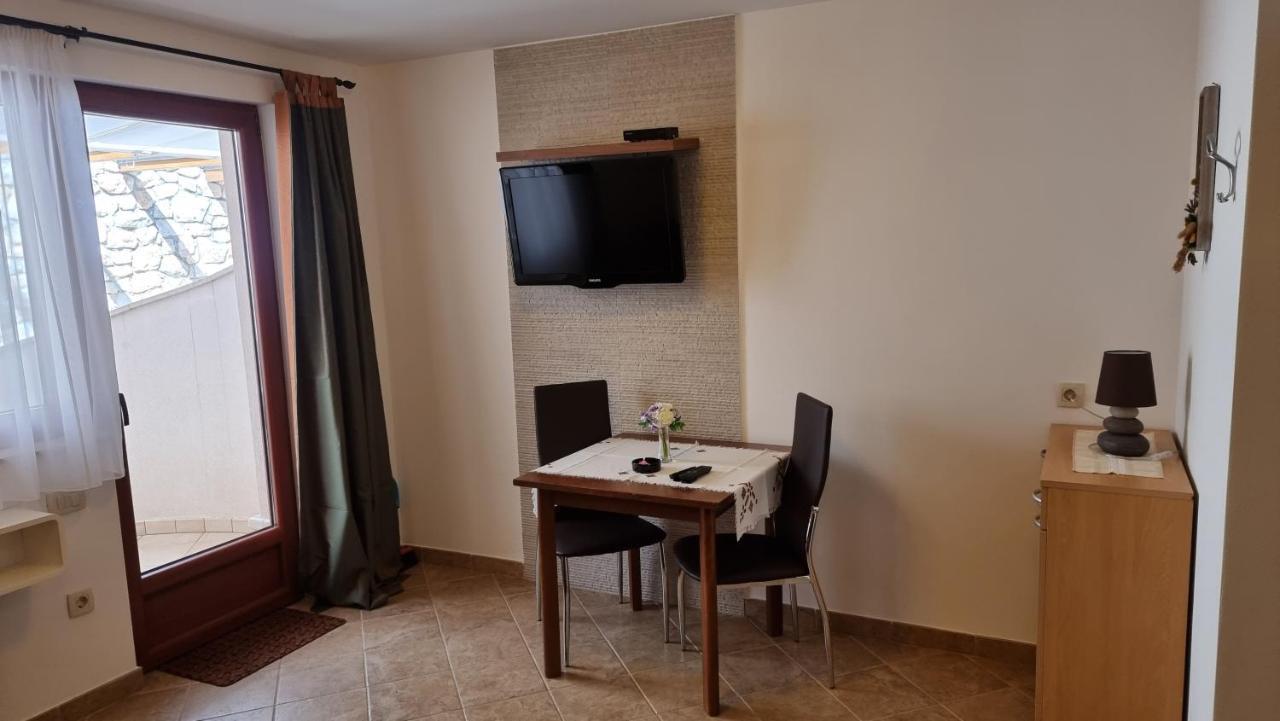 Apartmani Sidro Malinska Buitenkant foto