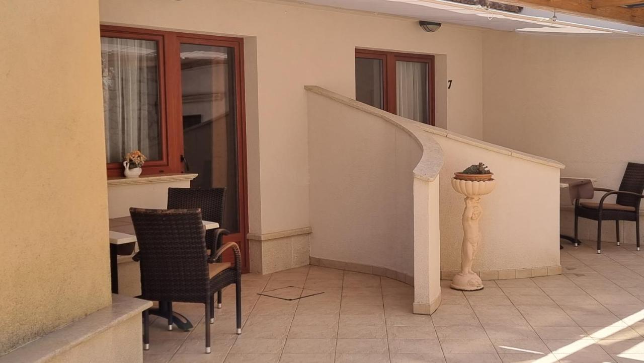 Apartmani Sidro Malinska Buitenkant foto